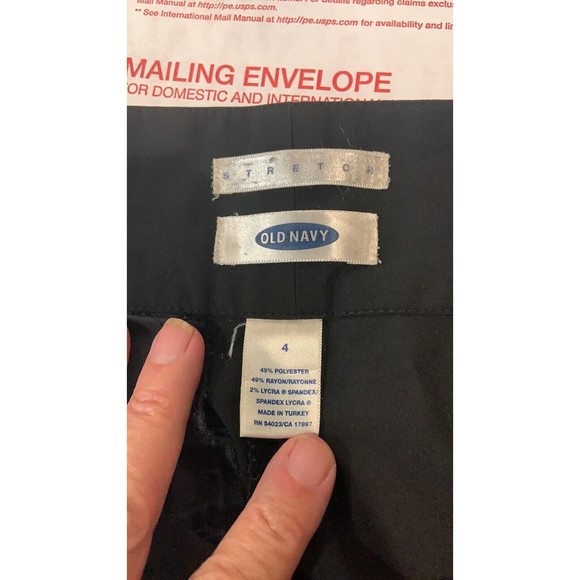 Old Navy Stretch Capris womens size 4 black - Picture 8 of 9